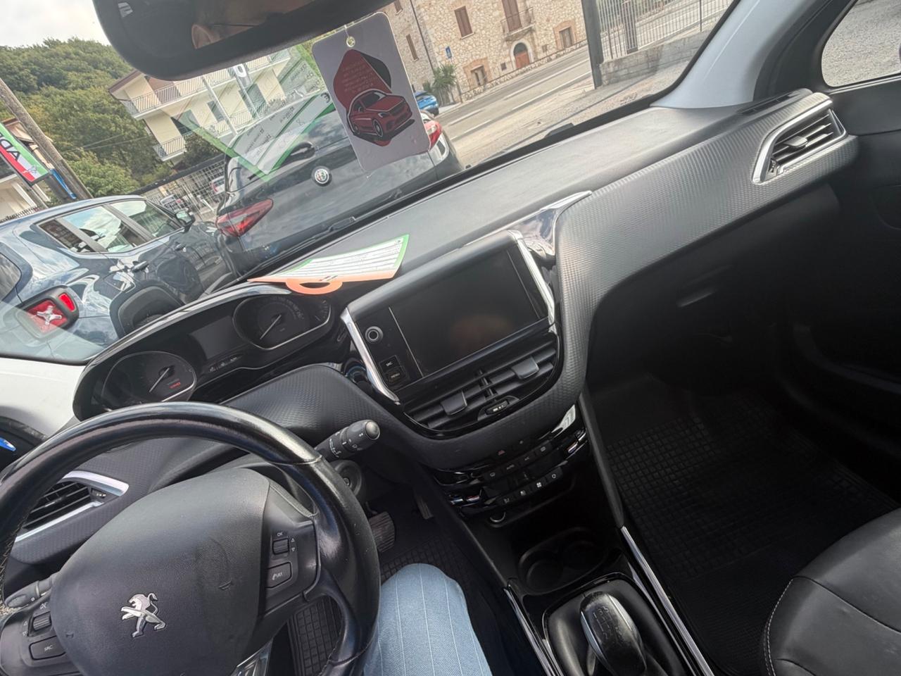 Peugeot 2008 BlueHDi 100 Allure