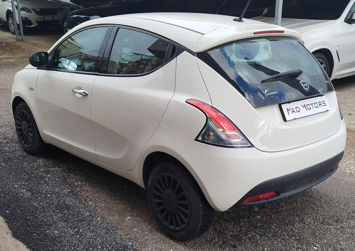 Lancia Ypsilon 1.0 FireFly 5 p. S&S Hybrid Ecochic A. Ferretti 69 CV NEO 2022 IVA