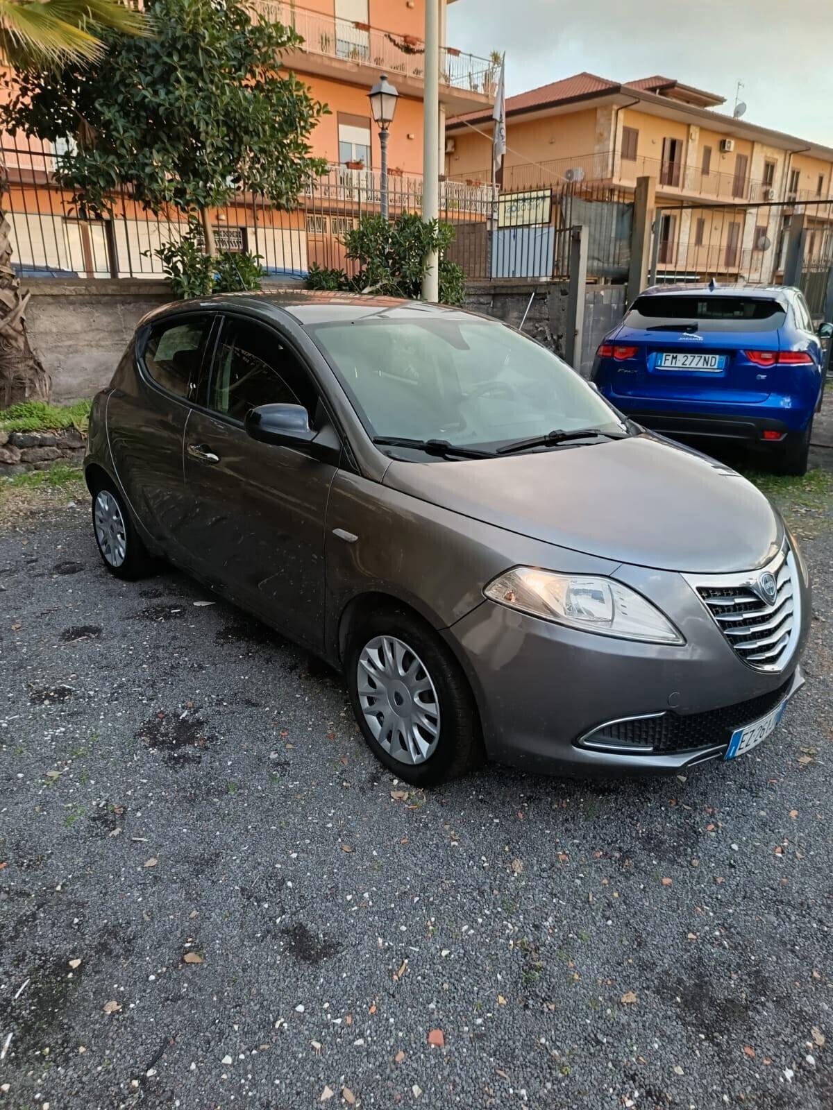 Lancia Ypsilon 1.2 69 CV 5 porte Gold