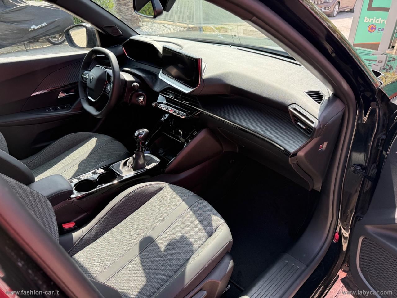 PEUGEOT 2008 PureTech 100 S&S Allure