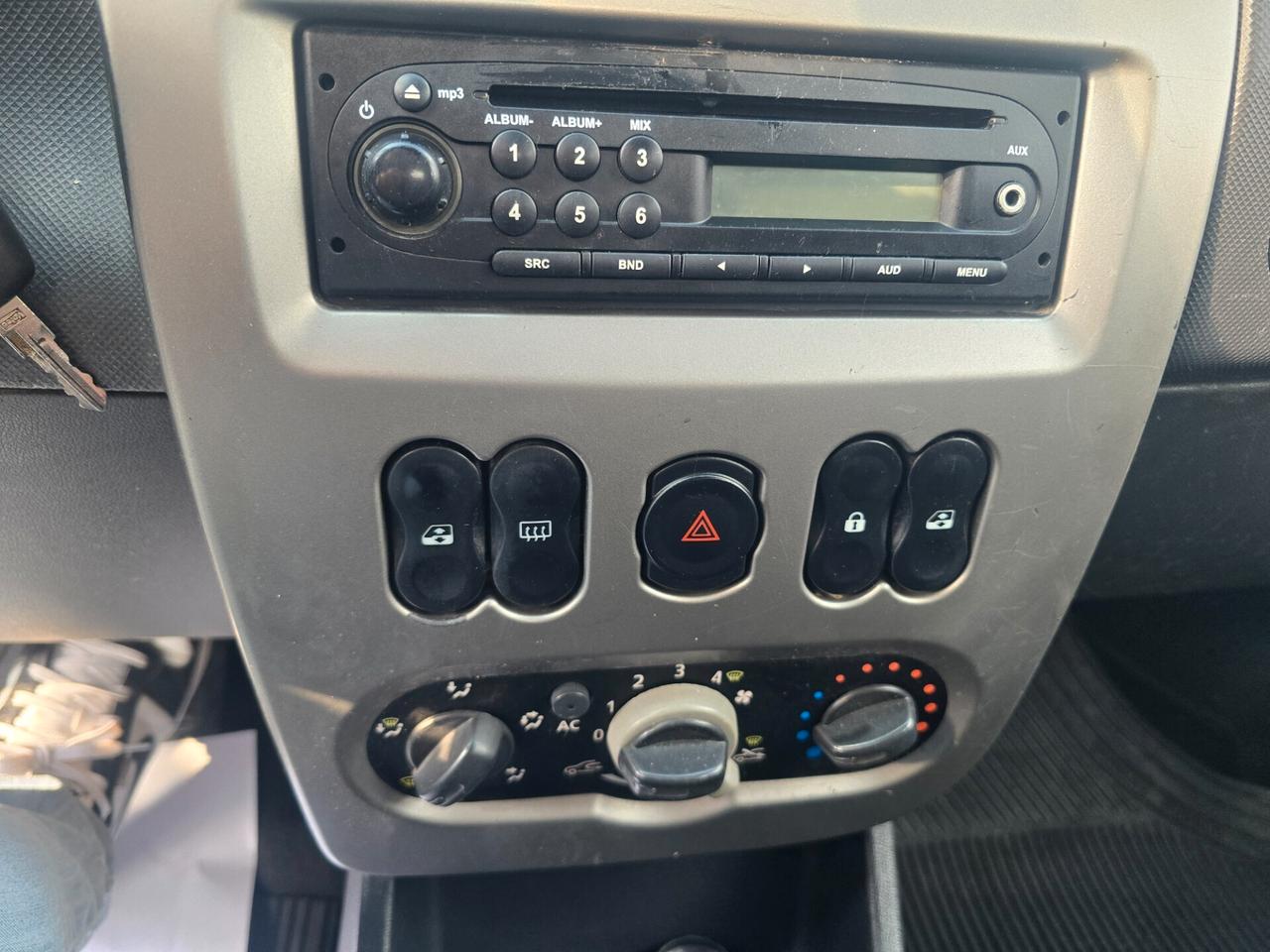 Dacia Sandero 1.5 dCi 75CV Embleme