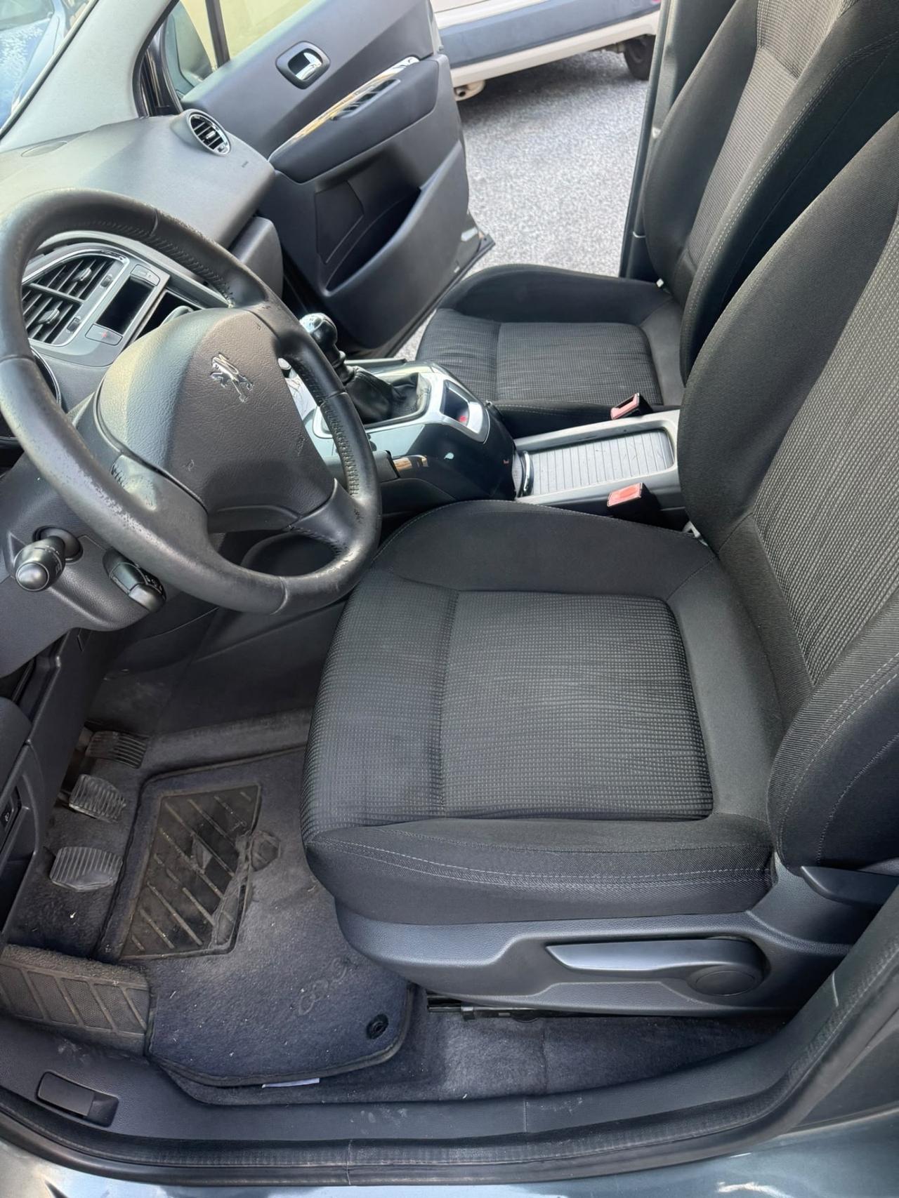 Peugeot 5008 1.6 HDi 112CV Access