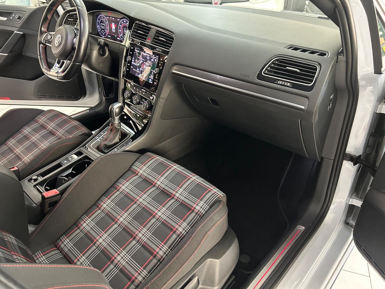 Volkswagen Golf GTI Performance 2.0 245 CV TSI DSG 5p. BMT