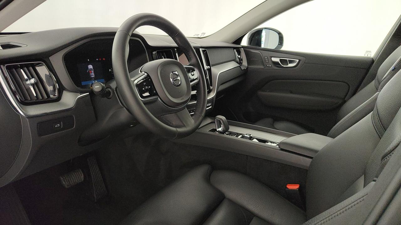 VOLVO XC60 2.0 b4 Plus Dark auto