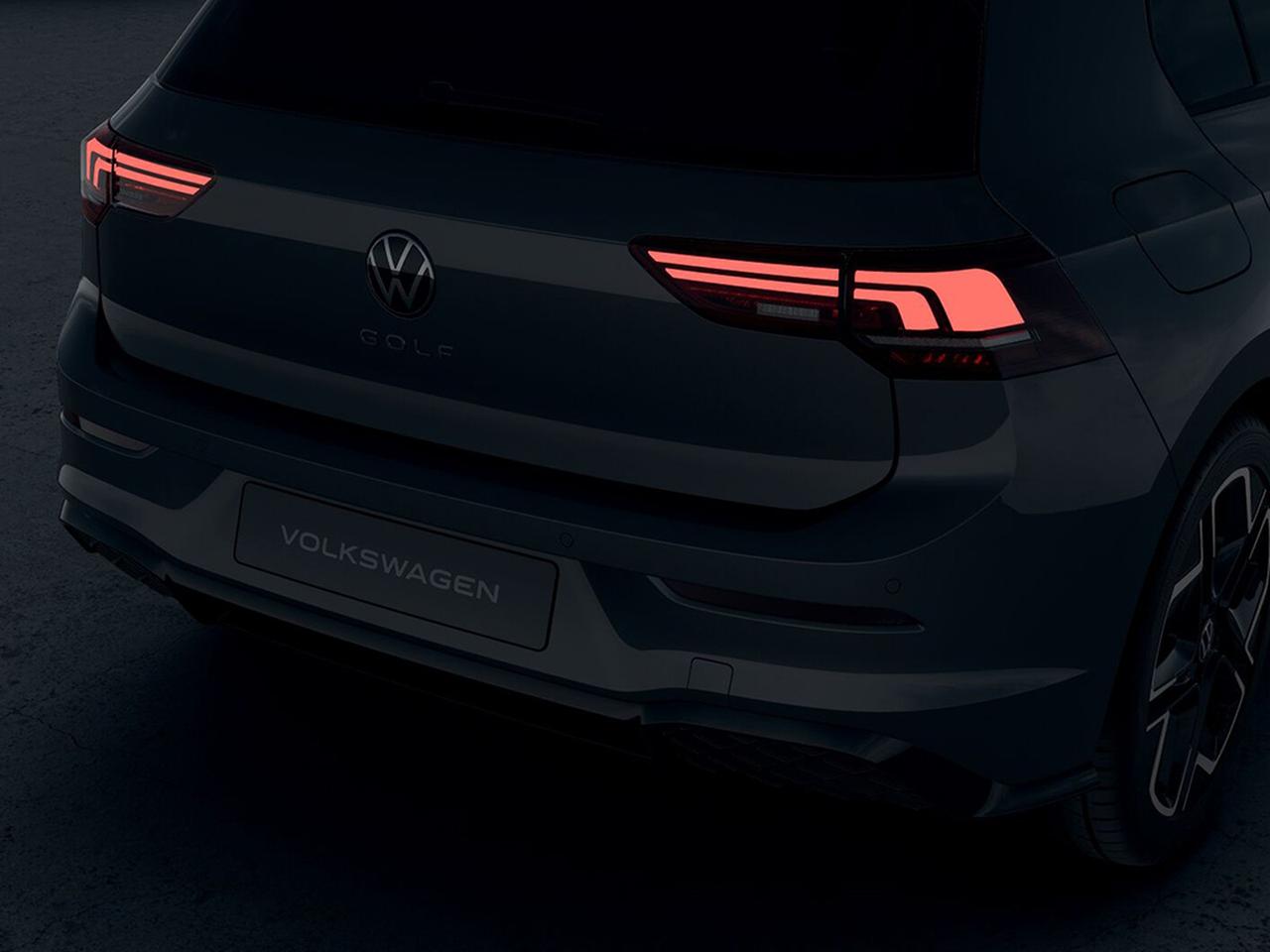 Volkswagen Golf 2.0 tdi r-line plus 150cv dsg