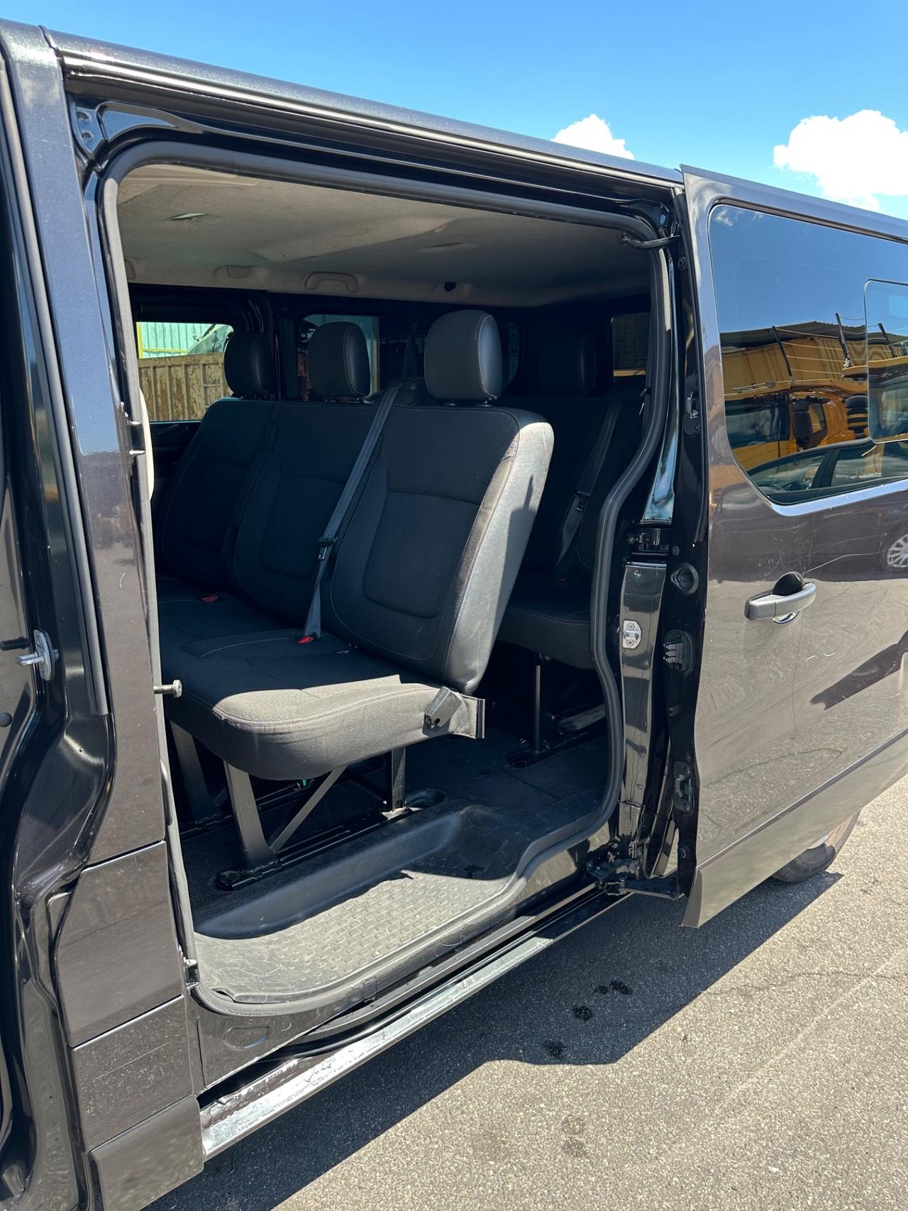 Opel Vivaro 9 posti Passo lungo