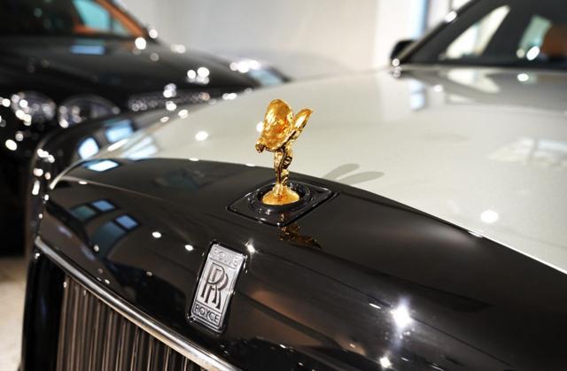 ROLLS-ROYCE Phantom EWB -TWO TONE W12 414 KW (563HP)