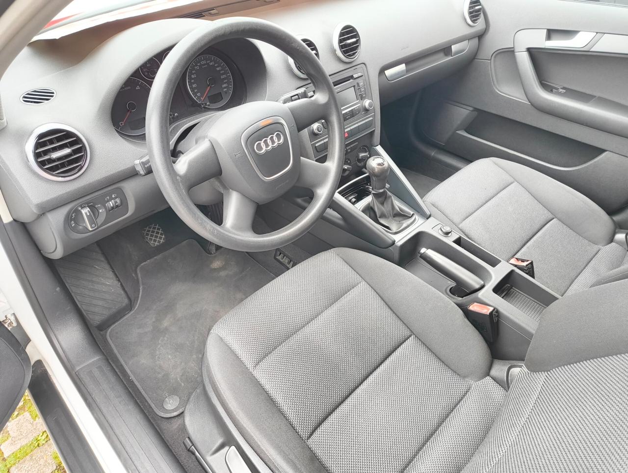 Audi A3 1.6 TDI 105 CV CR Ambiente