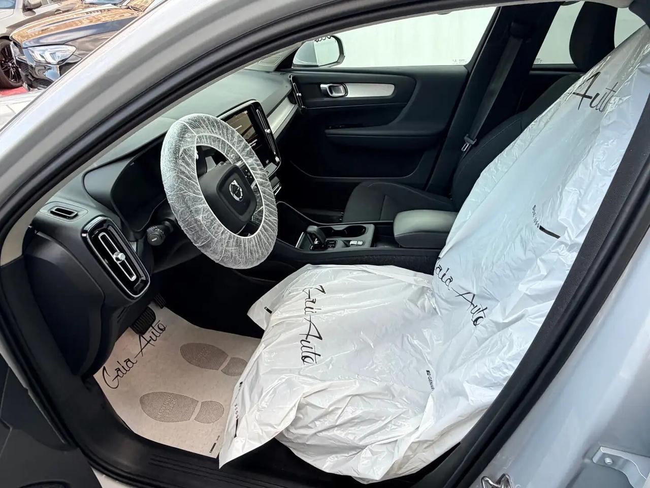 Volvo XC40 T4 Recharge Plug-in Hybrid BLACK Inscription Expression