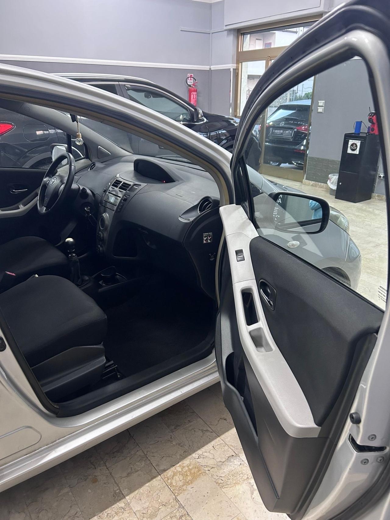 Toyota Yaris 1.4 D-4D DPF 5 porte Sol