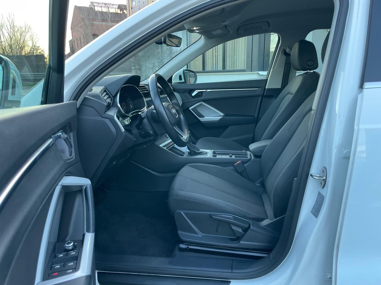 Audi Q3 45 TFSI e S tronic Business