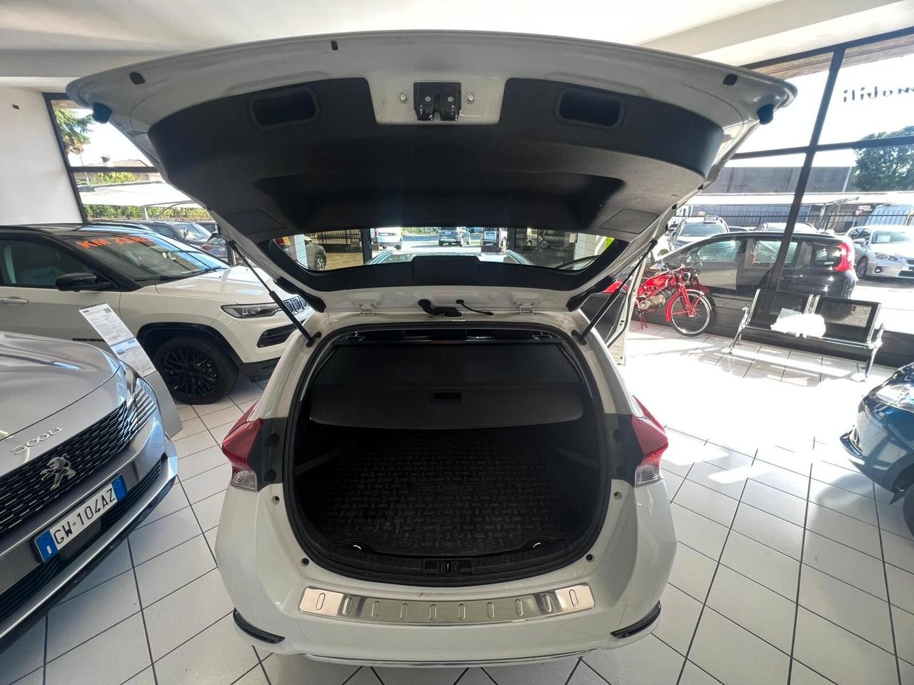 Toyota Auris Touring Sports 1.8 Hybrid Lounge