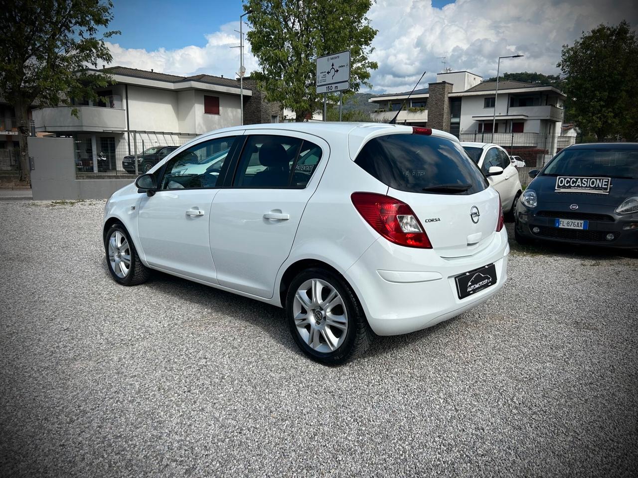 Opel Corsa 1.2 5 porte Cosmo - NEOPATENTATI
