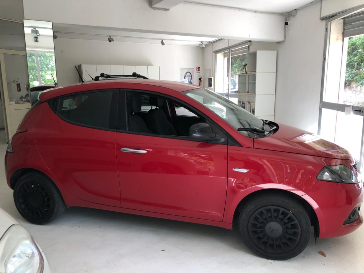 Lancia Ypsilon 1.0 FireFly 5 porte S&S Hybrid Ecochic Silver