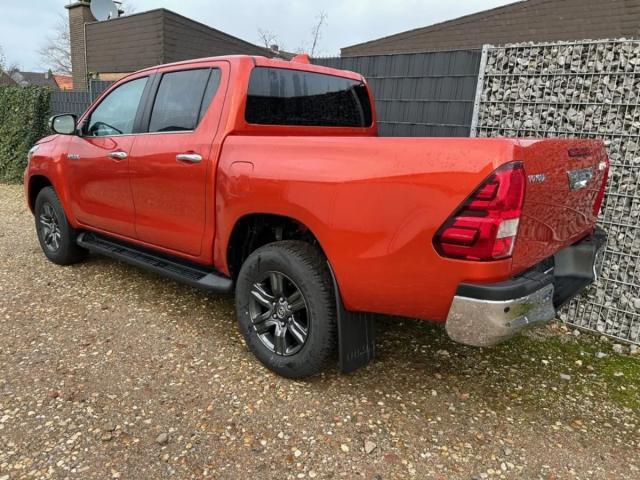 Toyota Hilux 2.4 D-4D AT 4WD 5-S Professional Premium L