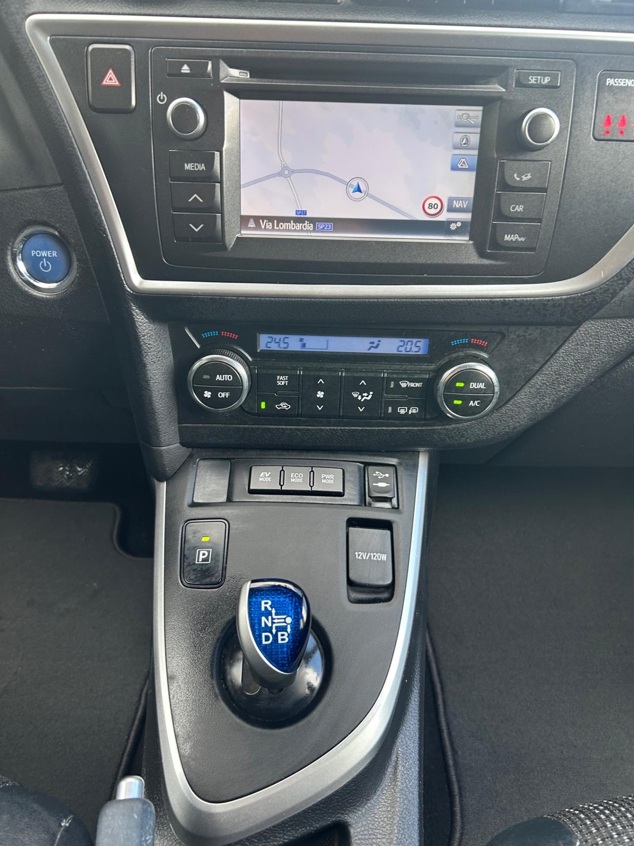 Toyota Auris 1.8 Hybrid Business