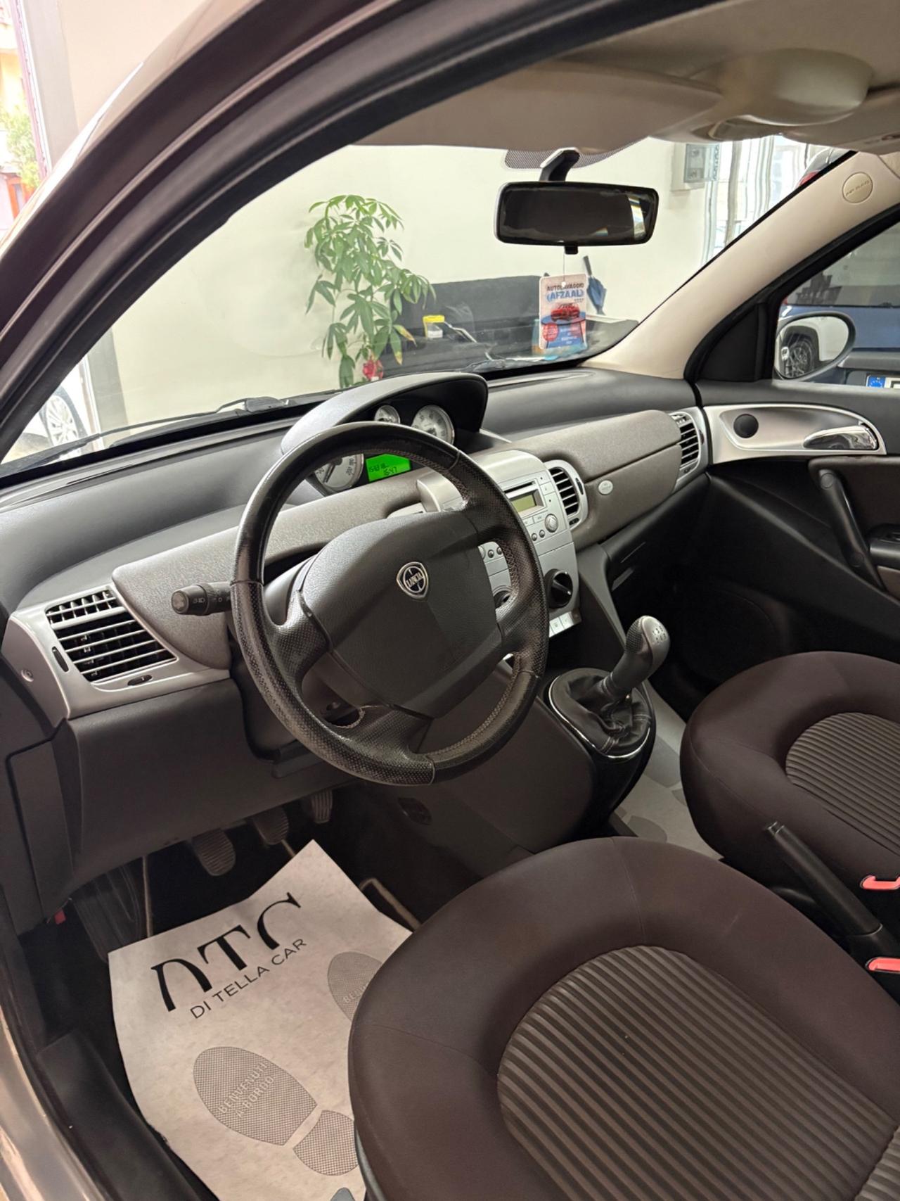 Lancia Ypsilon 1.3 MJT 75 CV