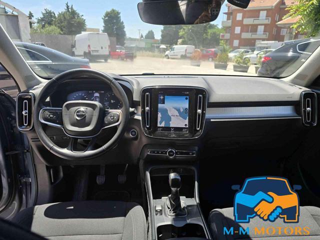 VOLVO XC40 T2 Momentum Pro