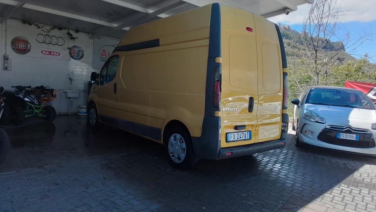 Renault Trafic T27 2.0 dCi 135 cv