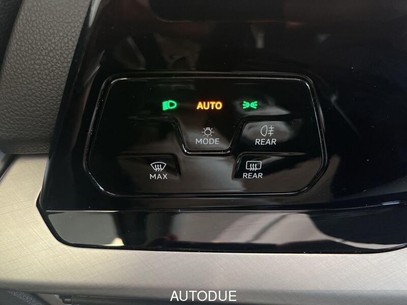 Volkswagen Golf 8 1.0 ETSI EVO LIFE DSG 110 CV