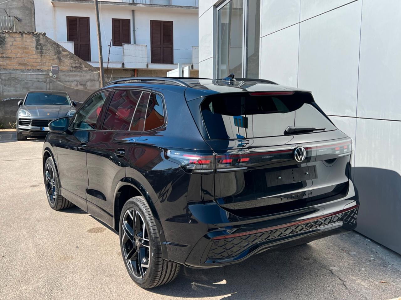 Volkswagen Tiguan 4MOTION R-Line possibilità noleggio no scoring