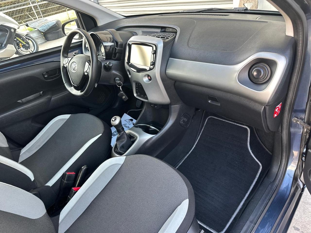 Toyota Aygo 1.0 VVT-i 69 CV 5 porte x-clusiv