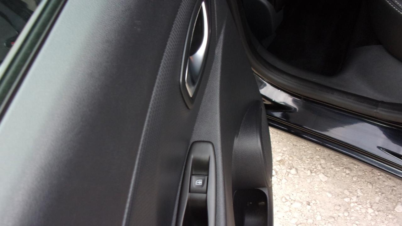 Renault Clio TCe 12V 90 CV 5 porte Moschino Intens