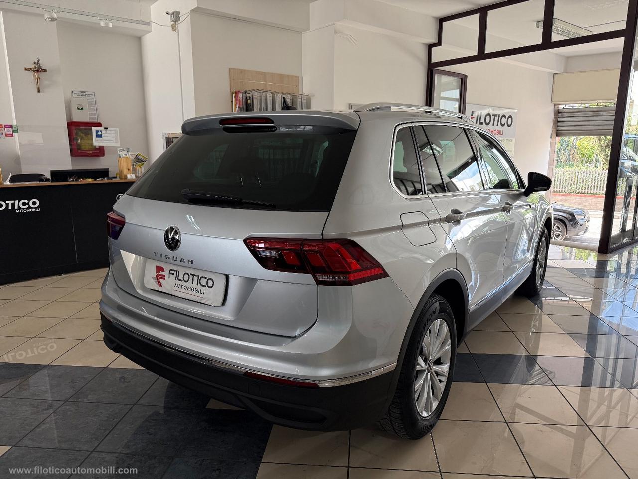 VOLKSWAGEN Tiguan 2.0 TDI 150CV SCR DSG Life FARI FULL LED - CONDIZIONI ECCELLENTI