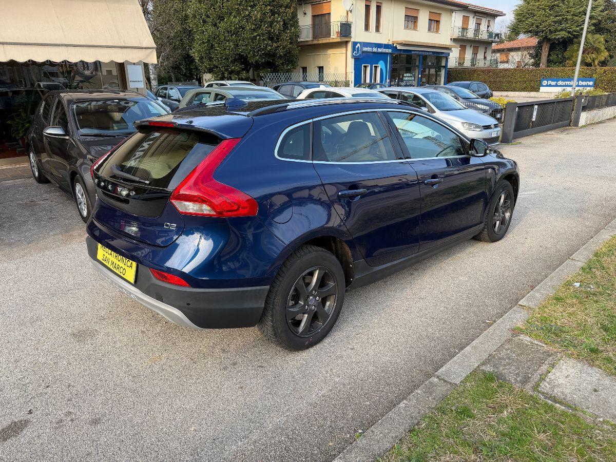 VOLVO - V40 Cross Country - D2 Volvo Ocean Race