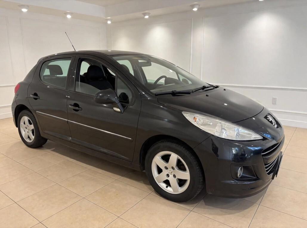 Peugeot 207 1.4 HDi 70CV 5p. NEOPATENTATI