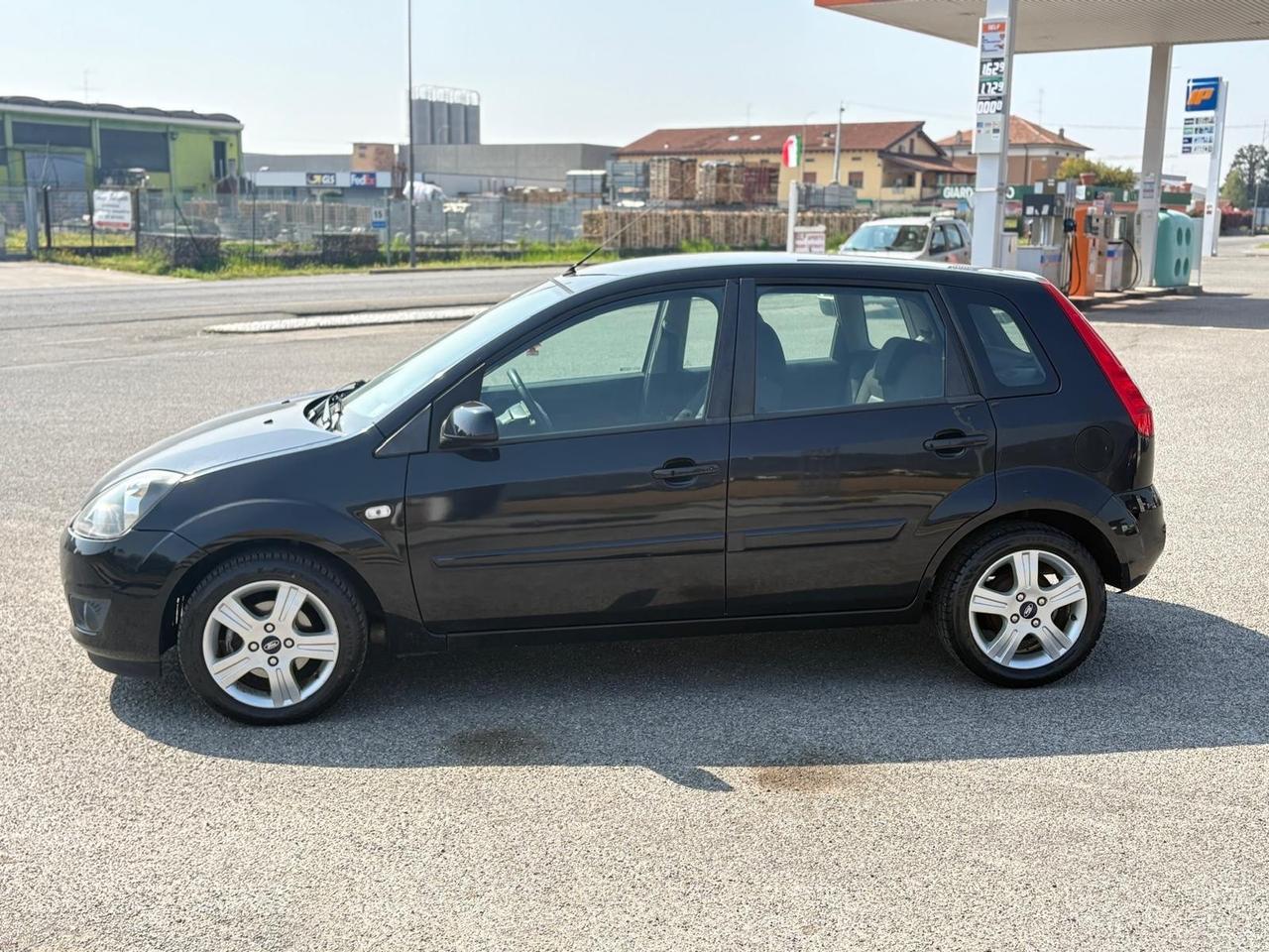 Ford Fiesta 1.4 TDCi 5p. Ghia NEOPATENTATI