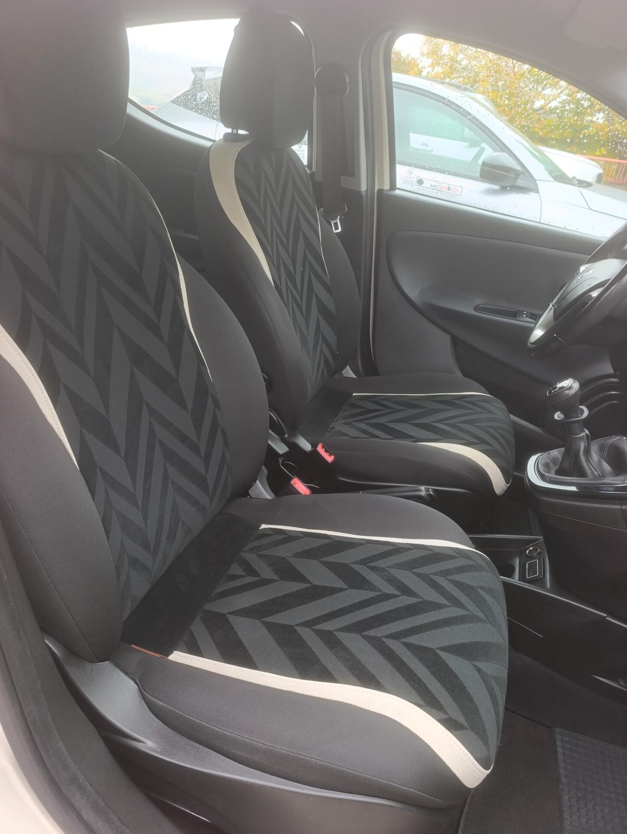 Lancia Ypsilon 1.2 69 CV 5 porte Gold