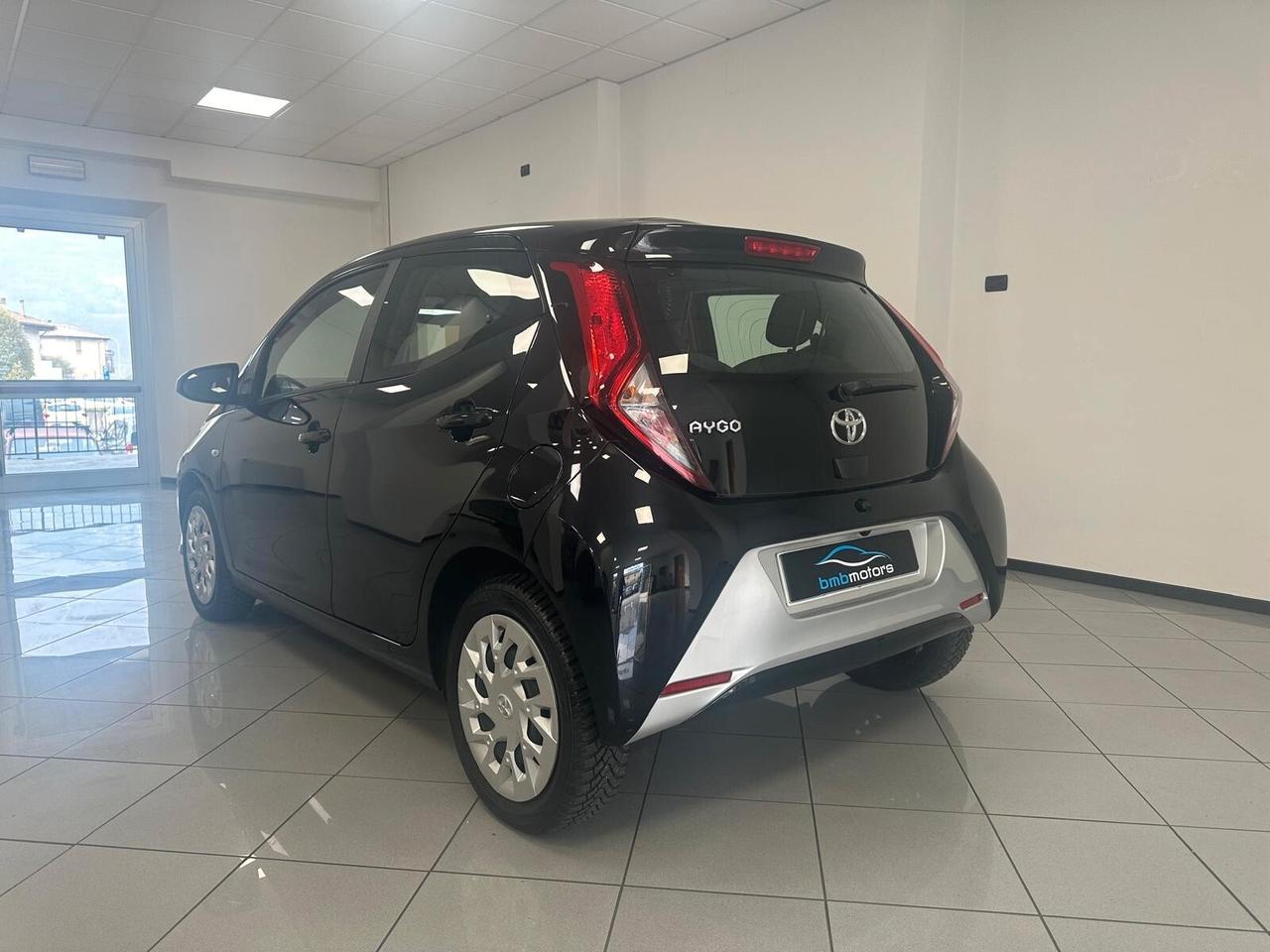 Toyota Aygo Connect 1.0 VVT-i 72 CV 5 porte x-clusiv MMT
