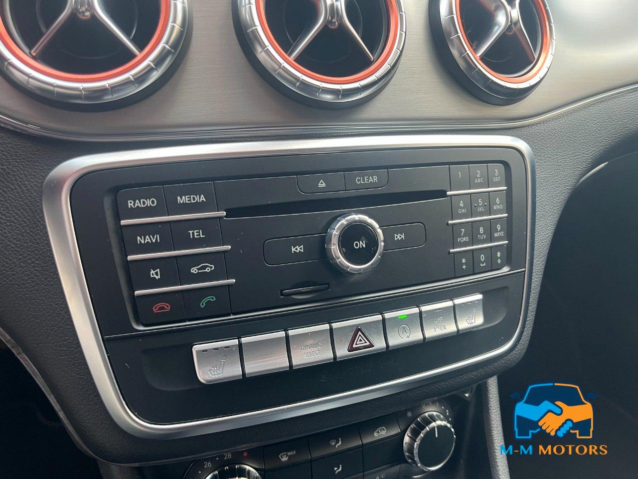 Mercedes-Benz CLA 200 Premium AMG