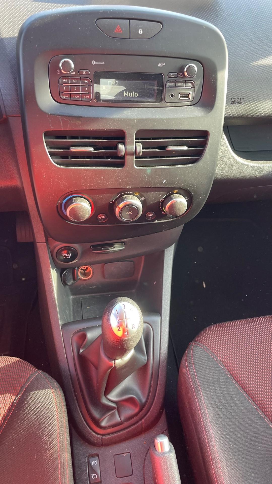 Renault Clio 1.2 75CV 5 porte Zen