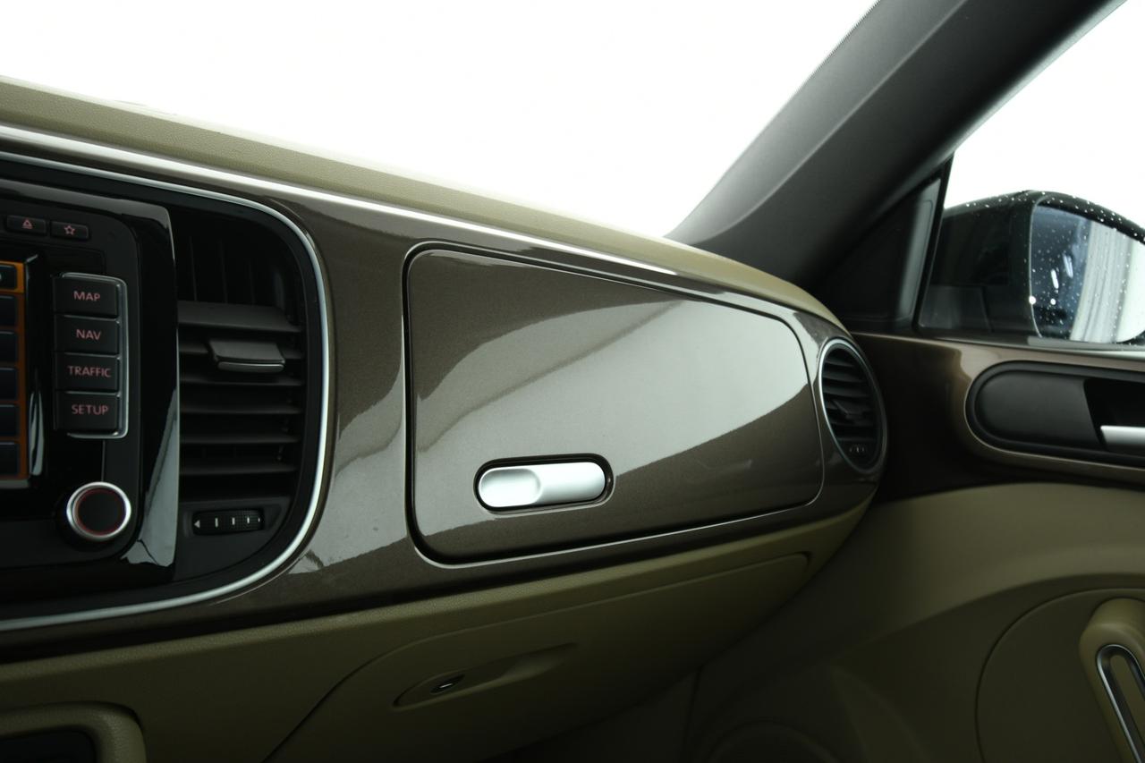 VOLKSWAGEN Maggiolino Cabrio 2.0 tdi Sport 140cv dsg PELLE+LED+C18"