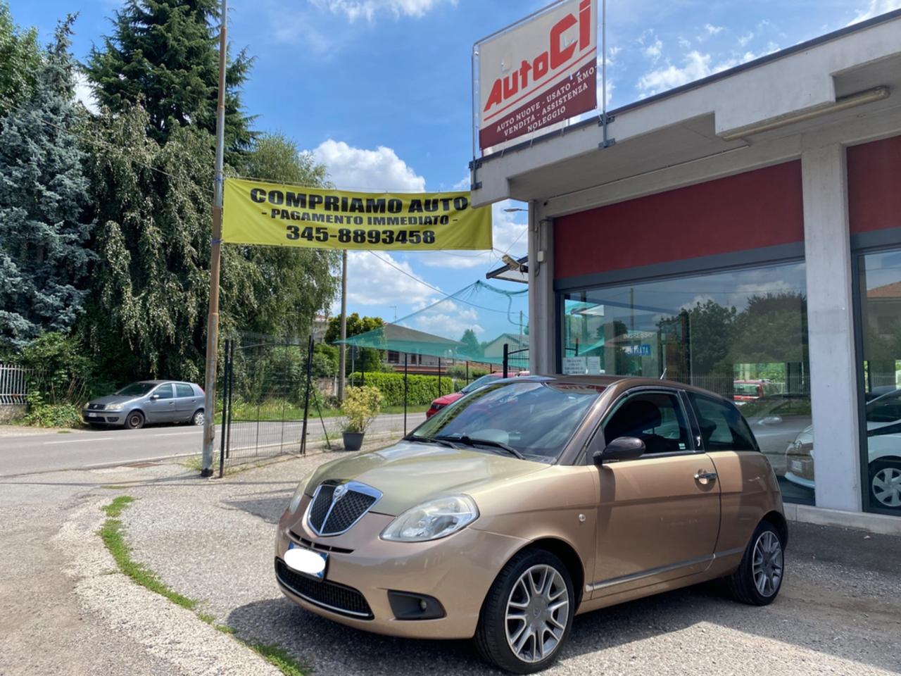 Lancia Ypsilon 1.4 16V Platino