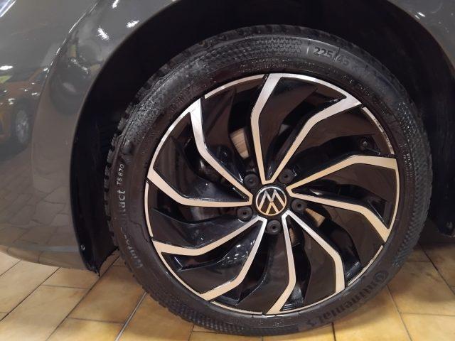 VOLKSWAGEN Golf 1.0 eTSI EVO Life DSG 17" MHEV
