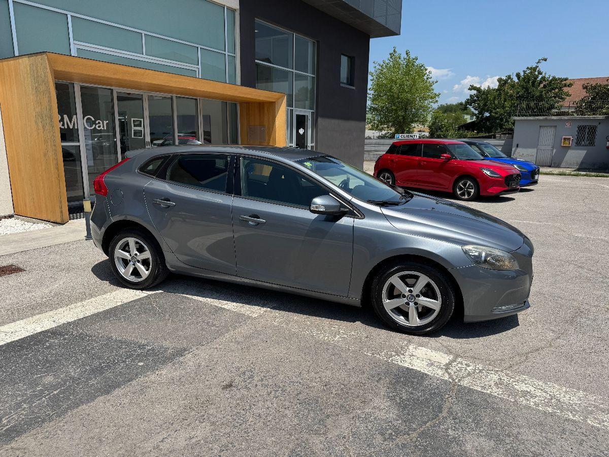 VOLVO - V40 - D2 Summum