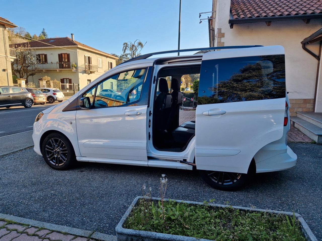 Ford Tourneo Courier 1.0 100CV "41.500 km" Carplay, Sensori post., Navi