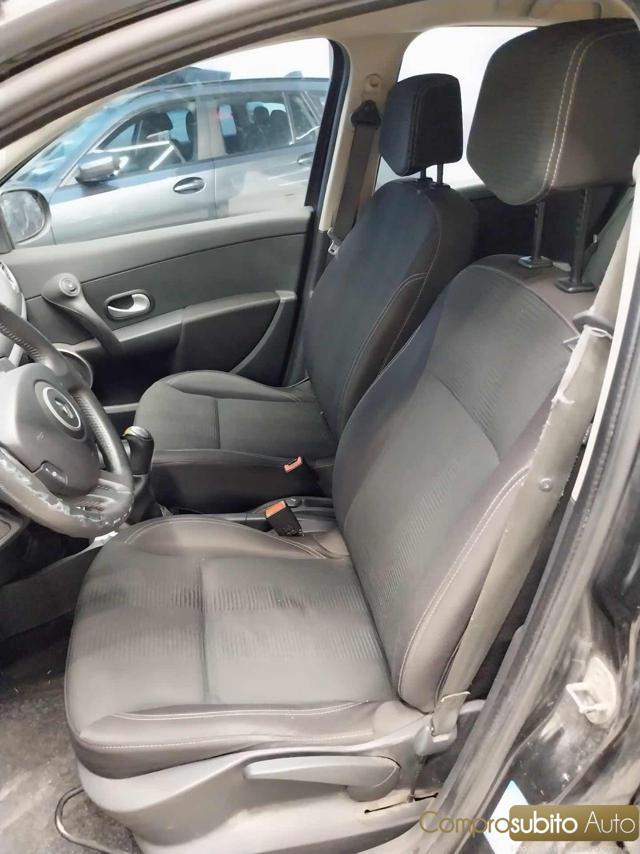 RENAULT Clio 1.2 16V SporTour Confort