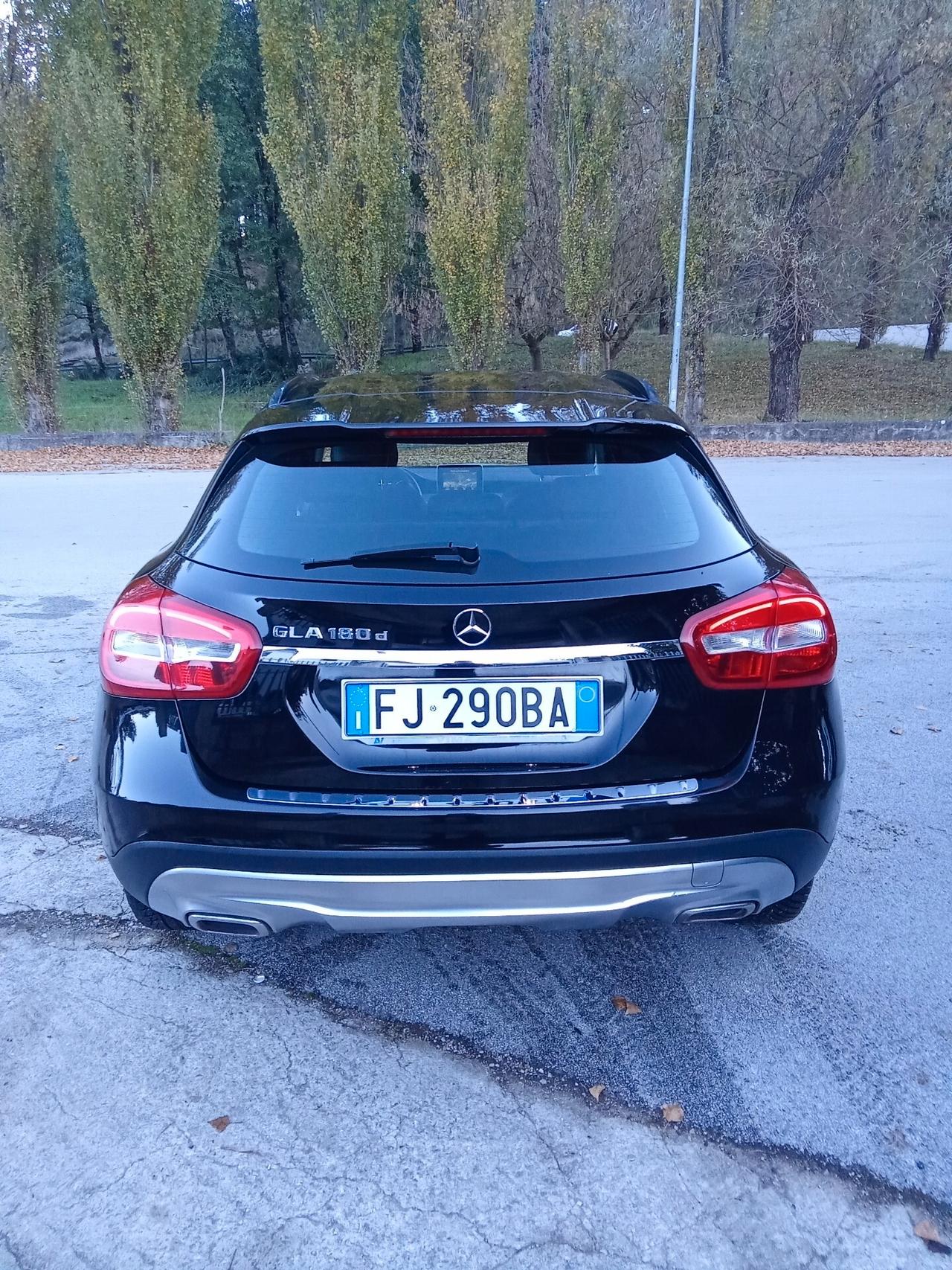 Mercedes-benz GLA 180 d 017