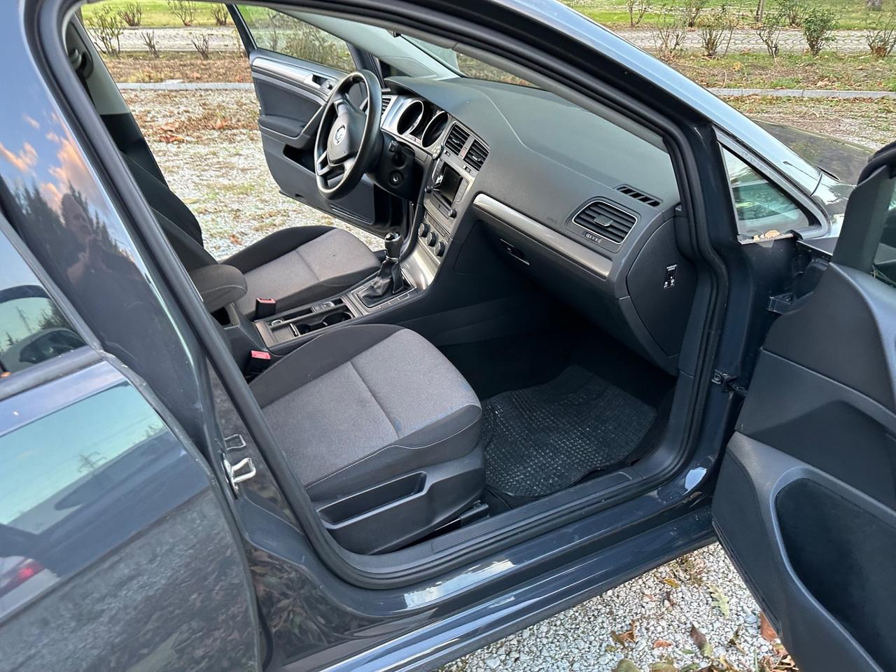 Volkswagen Golf Variant 1.6 TDI 5p. Comfortline IDONEA PER NEOPATENTATI PERMUTABILE
