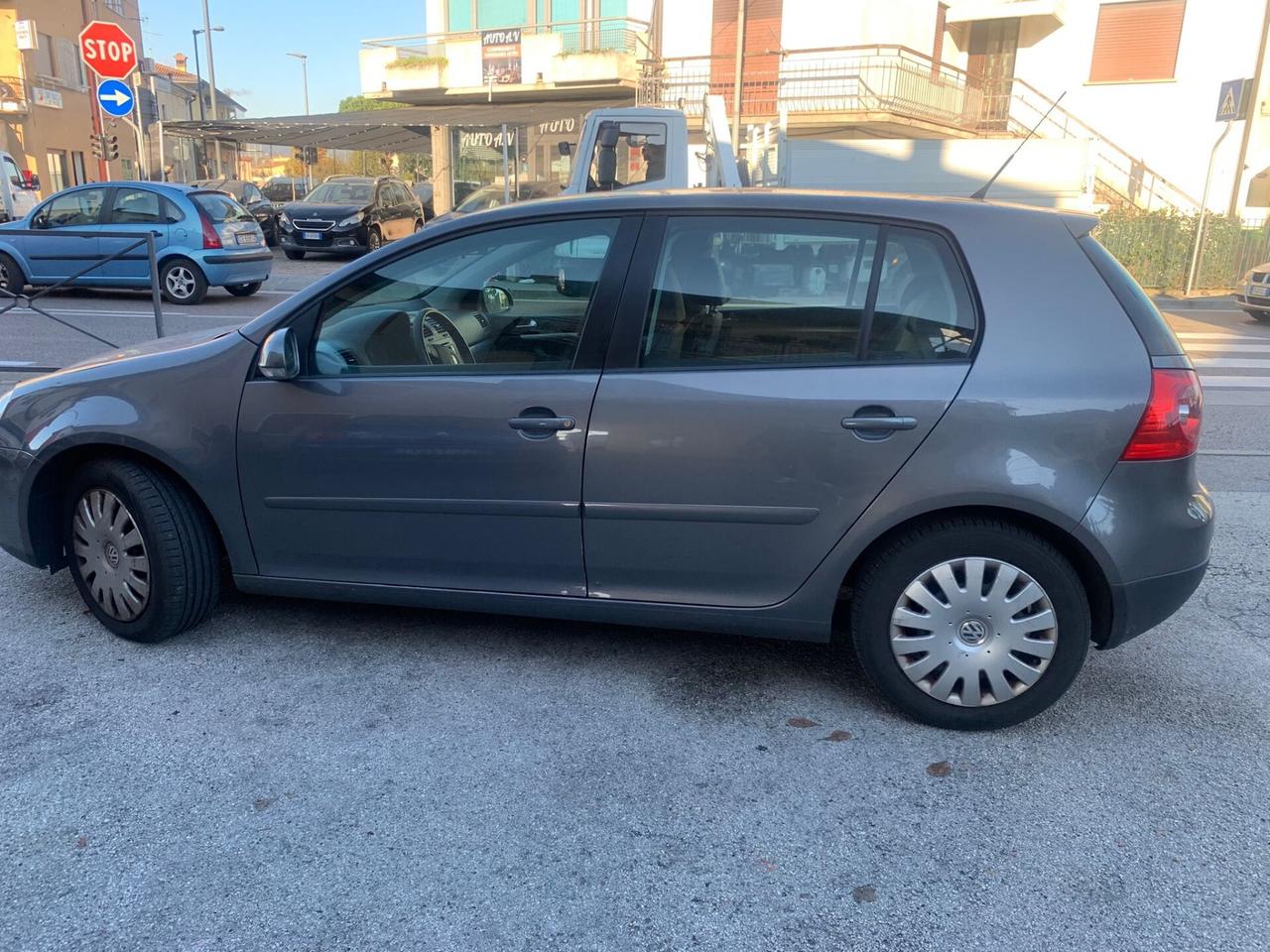 Volkswagen Golf 5a serie 1.9 TDI DPF 5p. Sportline