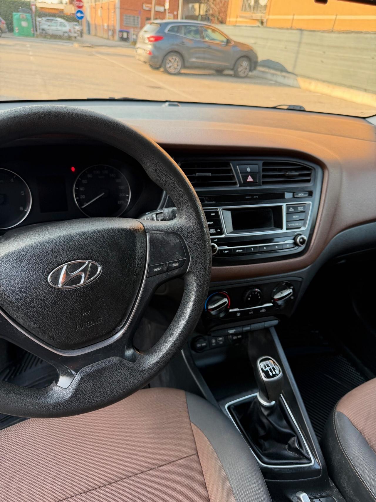 Hyundai i20 1.1 Crdi - NEOPATENTATI - 12 MESI DI GARANZIA -