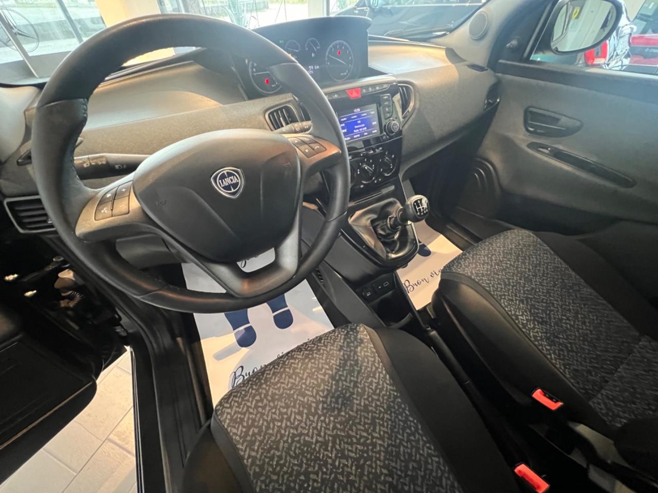 Lancia Ypsilon 1.0 FireFly 5 porte S&S Hybrid Ecochic Silver