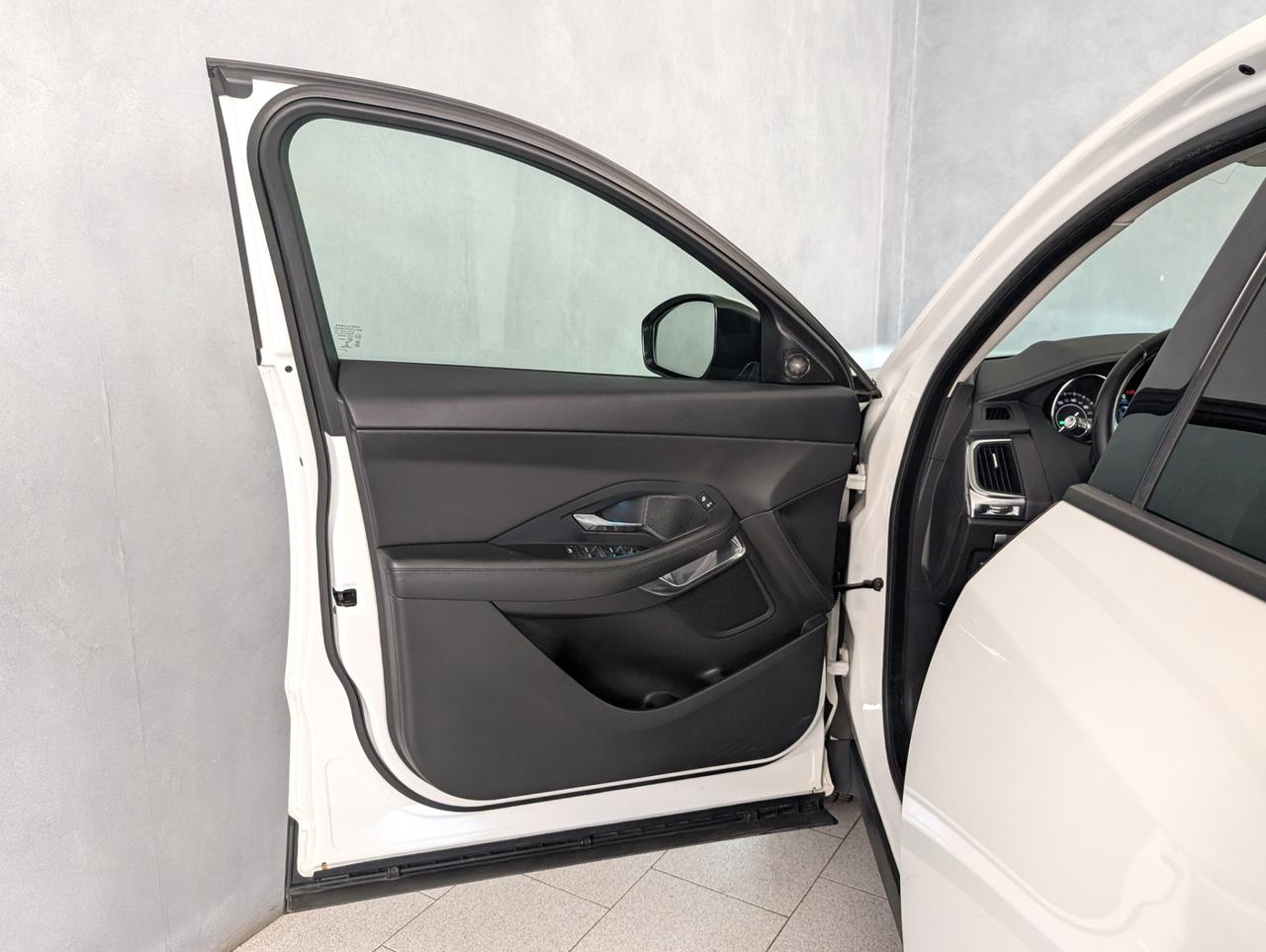 Jaguar E-Pace 2.0d i4 awd 150cv Auto R-Dynamic SE