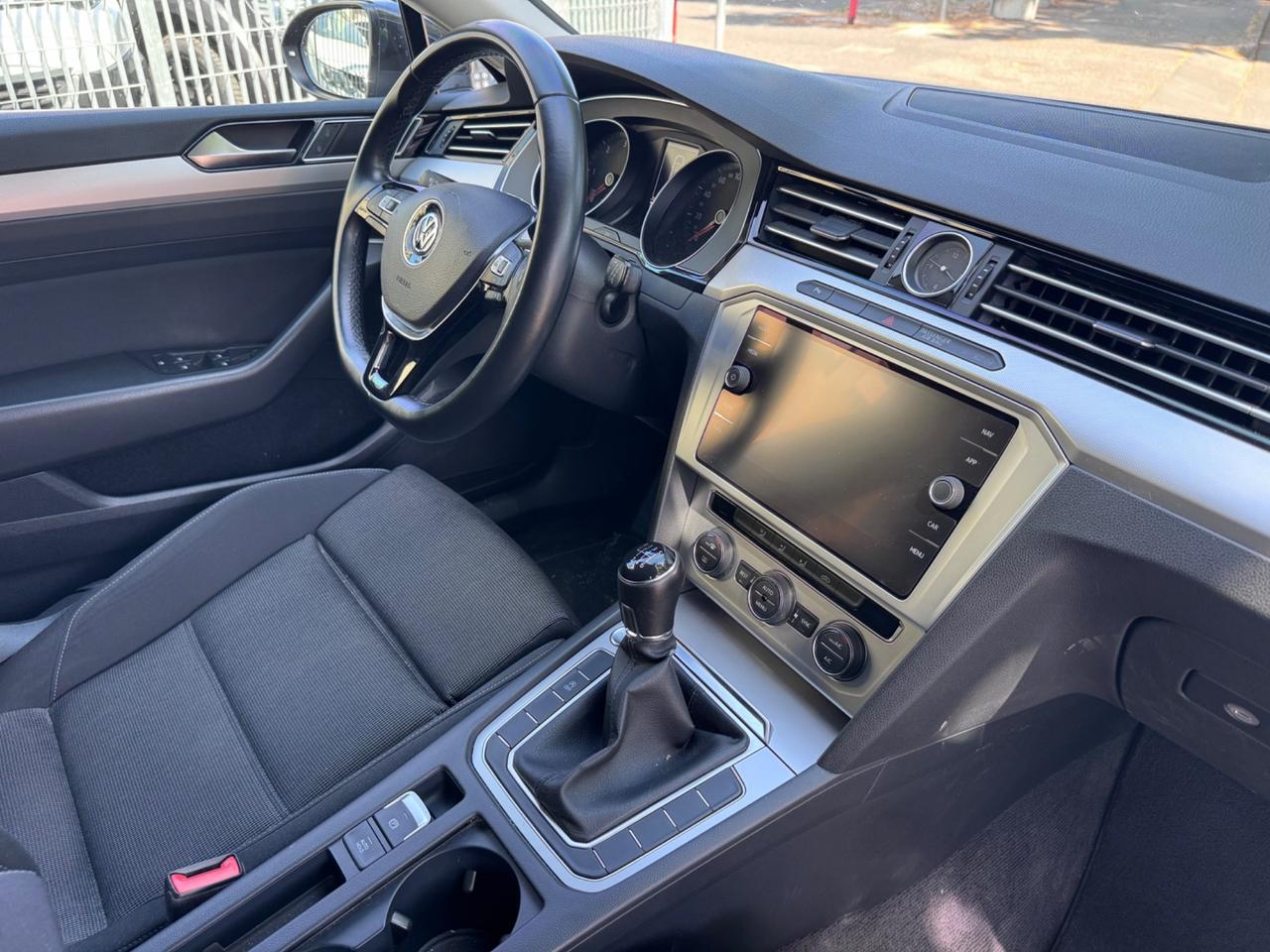 VW Passat Variant 2.0 TDI neopaten garanzia 12 mesi