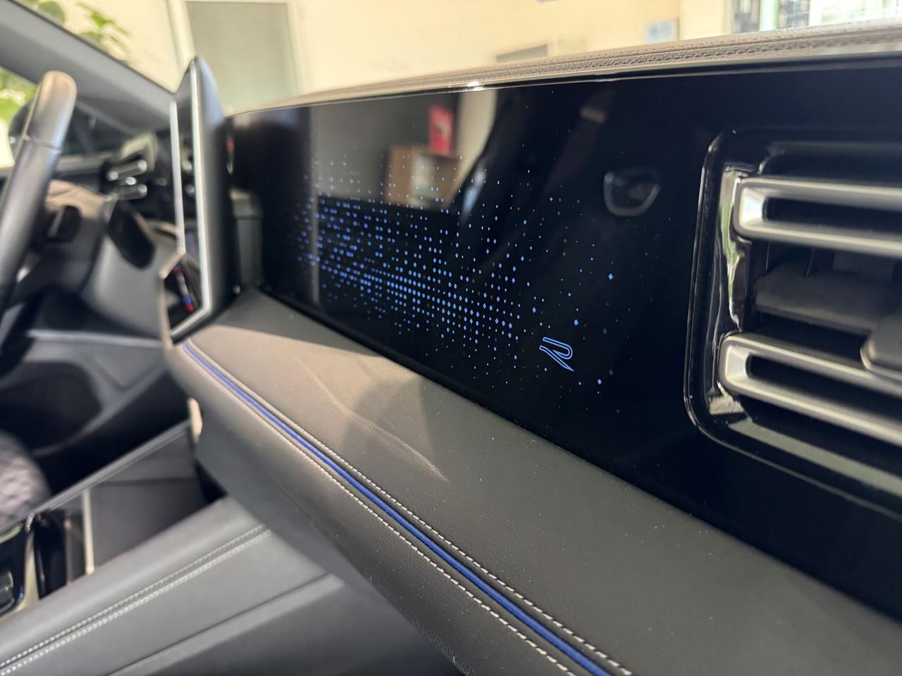VOLKSWAGEN Tiguan III 2024 1.5 etsi R-Line 150cv dsg - SED. MASSAGGIANTI!