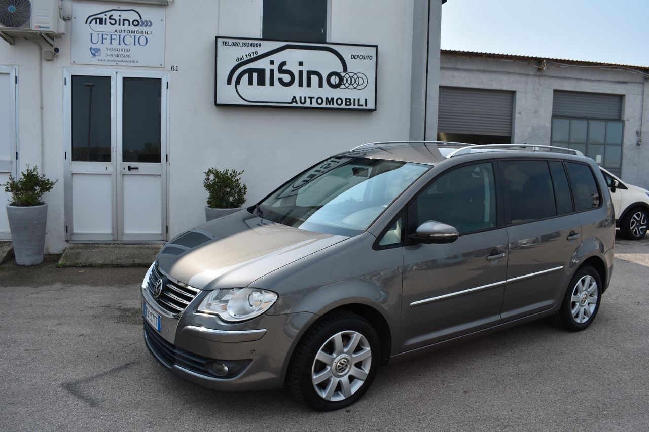 Volkswagen Touran 1.4 TSI 7 p. Highline Ecofuel - 2010